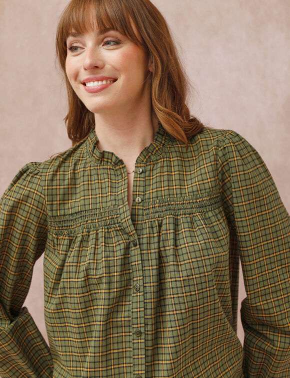 Chemisier smocké col volanté à carreaux (kaki) Chemisier smocké col volanté à carreaux (kaki)